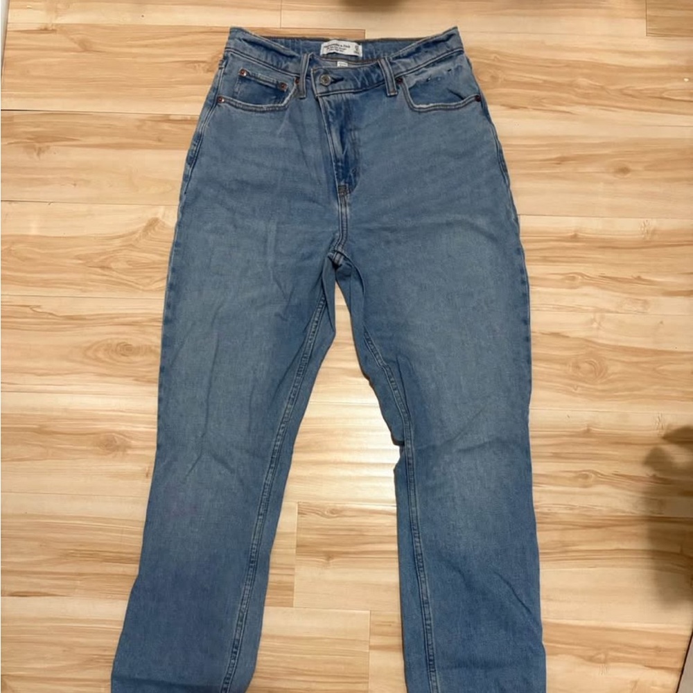 Abercrombie & Fitch Women’s Light Blue Curve Love Straight Leg Jeans